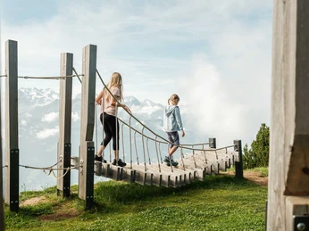 spielplatz-niderhorn-kinder-seilbrucke.jpg