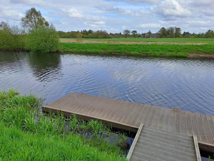 Boots- und Kanuanleger Hadelner Kanal