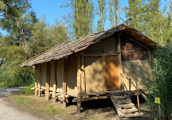 Pfahlbauhaus Riesi