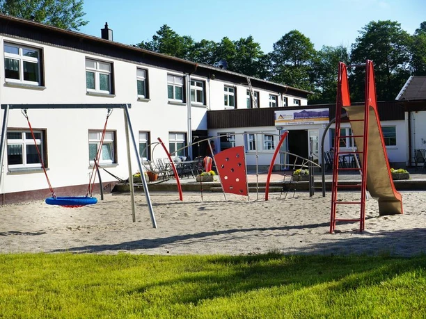 Bettenhaus, Rezeption, Spielplatz