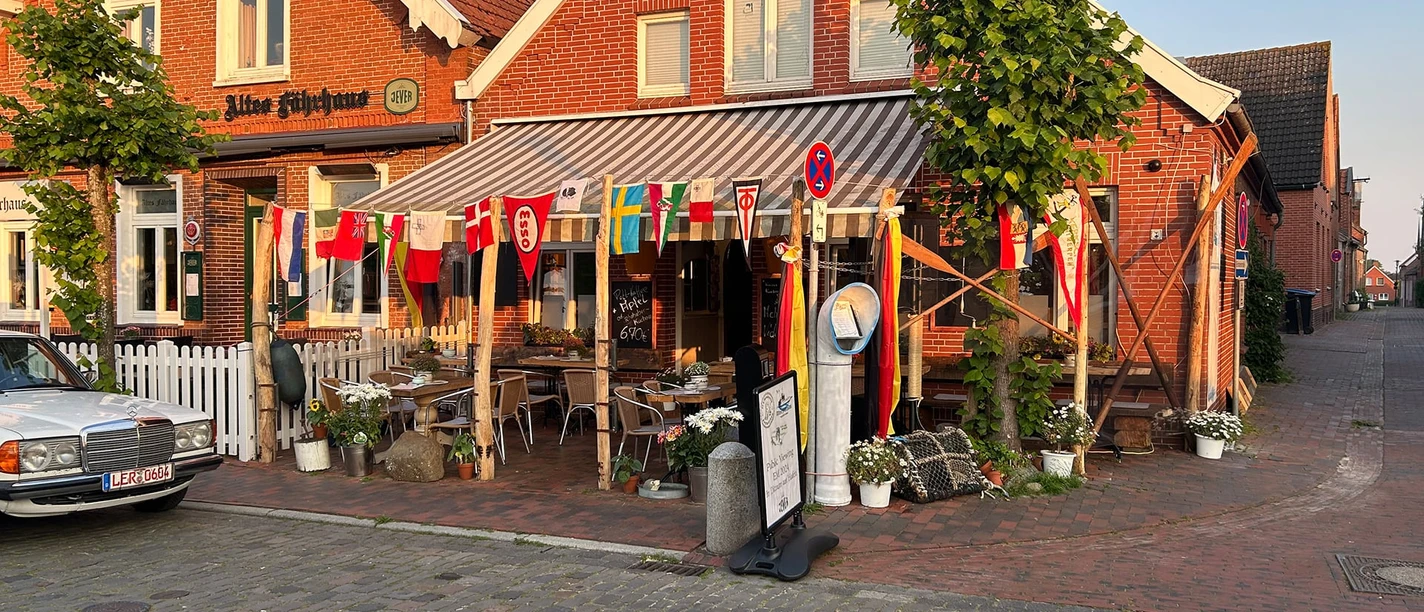 de_strandroever_hafen_ditzum_website_bildergalerie_02.jpg Terrasse des Strandräubers