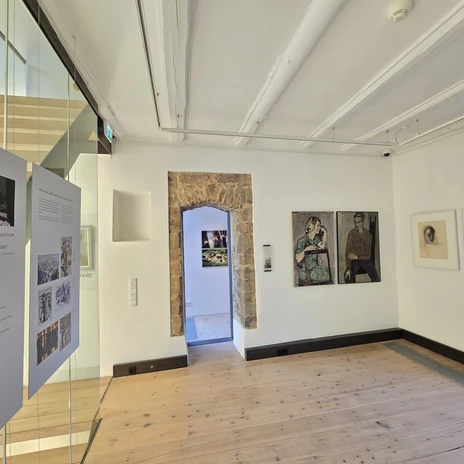kemenate-hagenbruecke-ausstellung-guenter-affeldt-beate-ziehres.jpg
