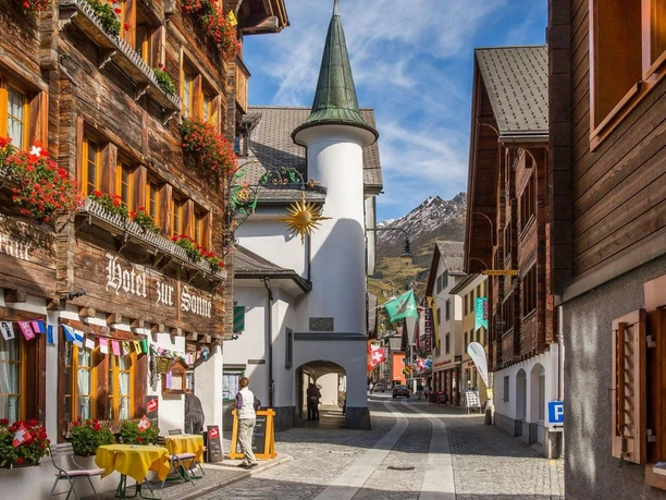 Village tour Andermatt