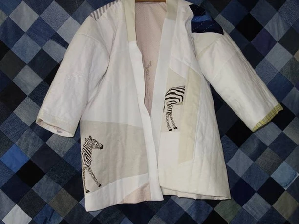 Zebra-Jacke aus dem Atelier DaWitt Quilts - Regionale Produkte aus Leipzig Zum Sortiment des Ateliers DaWitt Quilts zählt auch eine Zebra-Jacke.