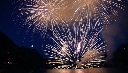 Silvesterfeuerwerk brunnen events erlebnisregion mythen 3