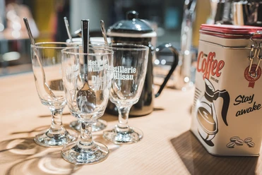 Glasses, spoons and coffee tin ready for a Diwisa Willisau tasting tour
