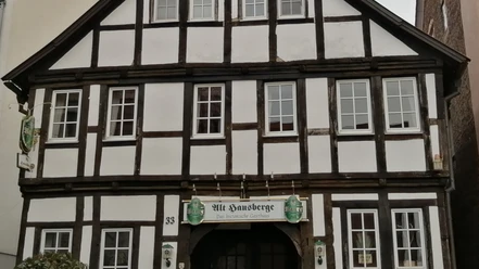 Alt Hausberge, Außenansicht