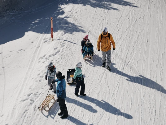 Winter_Schlitteln_Gruppe_LTAG_BB