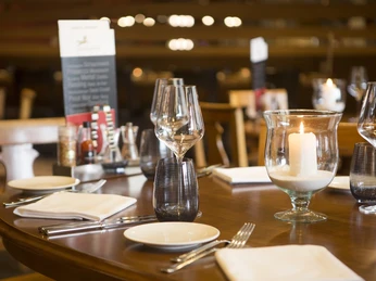 Lenzburg_Ochsen_Restauranttisch