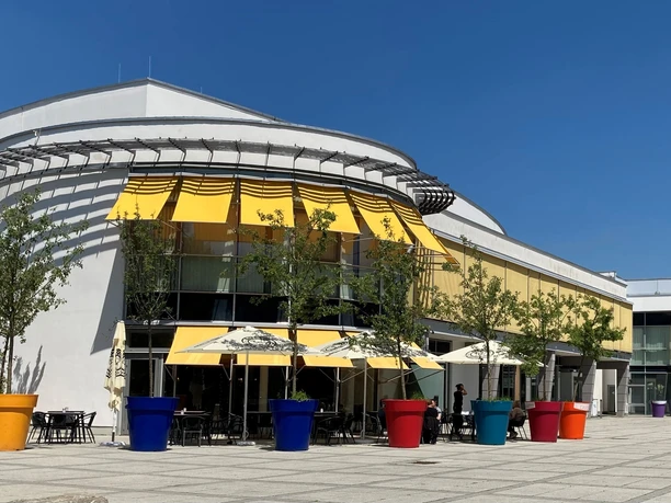 Bürgerhaus Außenansicht - Fr. Saur.jpg