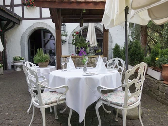 Brunegg_drei Sternen_Gartenwirtschaft