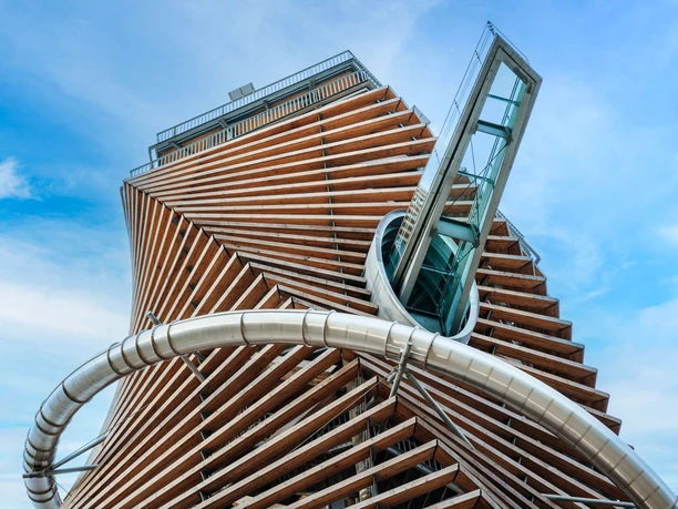 De Harztoren in Torfhaus met de avontuurlijke glijbaan Rasantia