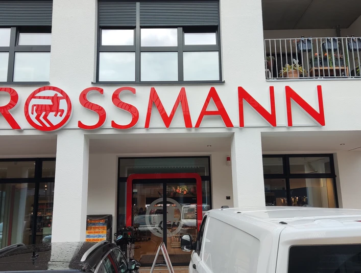 Rossmann-Außen.jpg