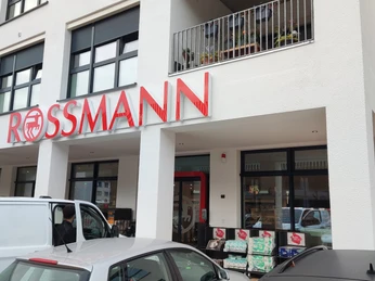 Rossmann-Außen_2.jpg
