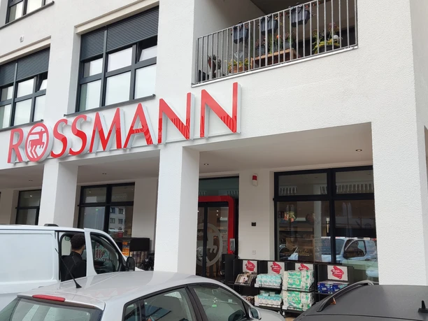 Rossmann-Außen_2.jpg