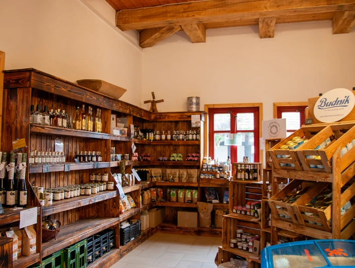 Innenansicht Hofladen.jpg Innenansicht Hofladen Mühlenmuseum