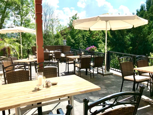 Außenterrasse des Zwergschlösschen Gera