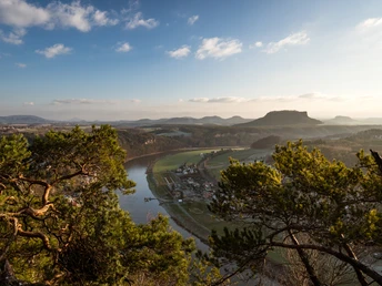 Blick von der Bastei Richtung Kurort Rathen