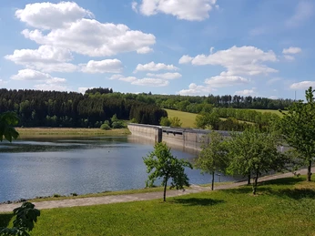Talsperre Dröda - Feilebachtalsperre im Frühling