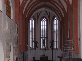 Kirchenschiff mit Altarraum