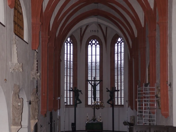 Kirchenschiff mit Altarraum