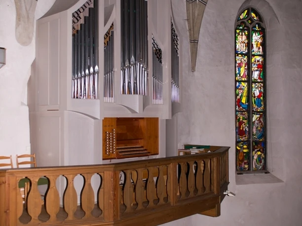 Chorraum mit Eule-Orgel