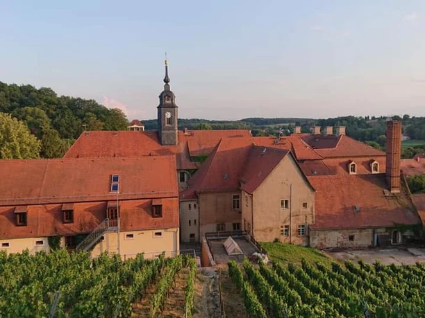 Inmitten der Schlossanlage befindet sich unser Café.