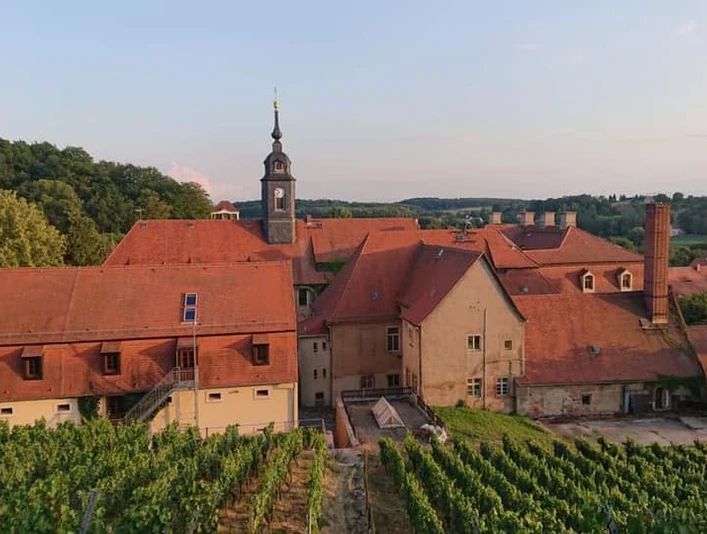 Inmitten der Schlossanlage befindet sich unser Café.