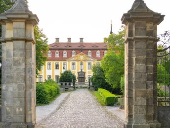 Eingang zum Park und Schloss Seußlitz (Privatbesitz)