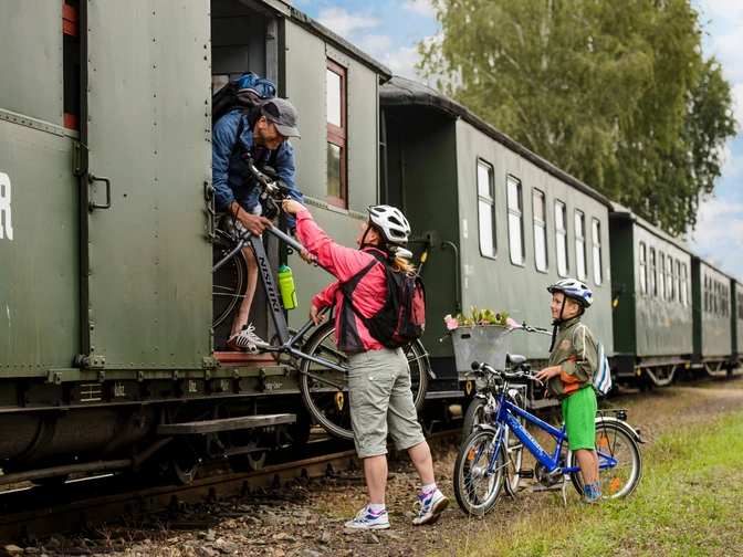 Zustieg in die Döllnitzbahn "Wilder Robert"