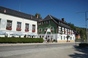 Wanderparkplatz Zwota mit Blick auf Gasthof zum Walfisch