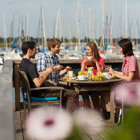 Biergarten am Pier 1