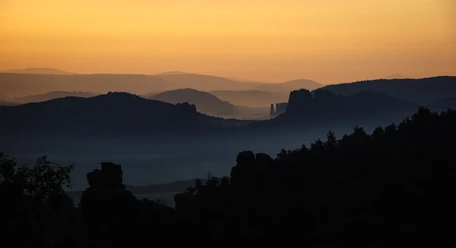 Silhouetten Schrammstein, Falkenstein und Bloßstock © Philipp Zieger