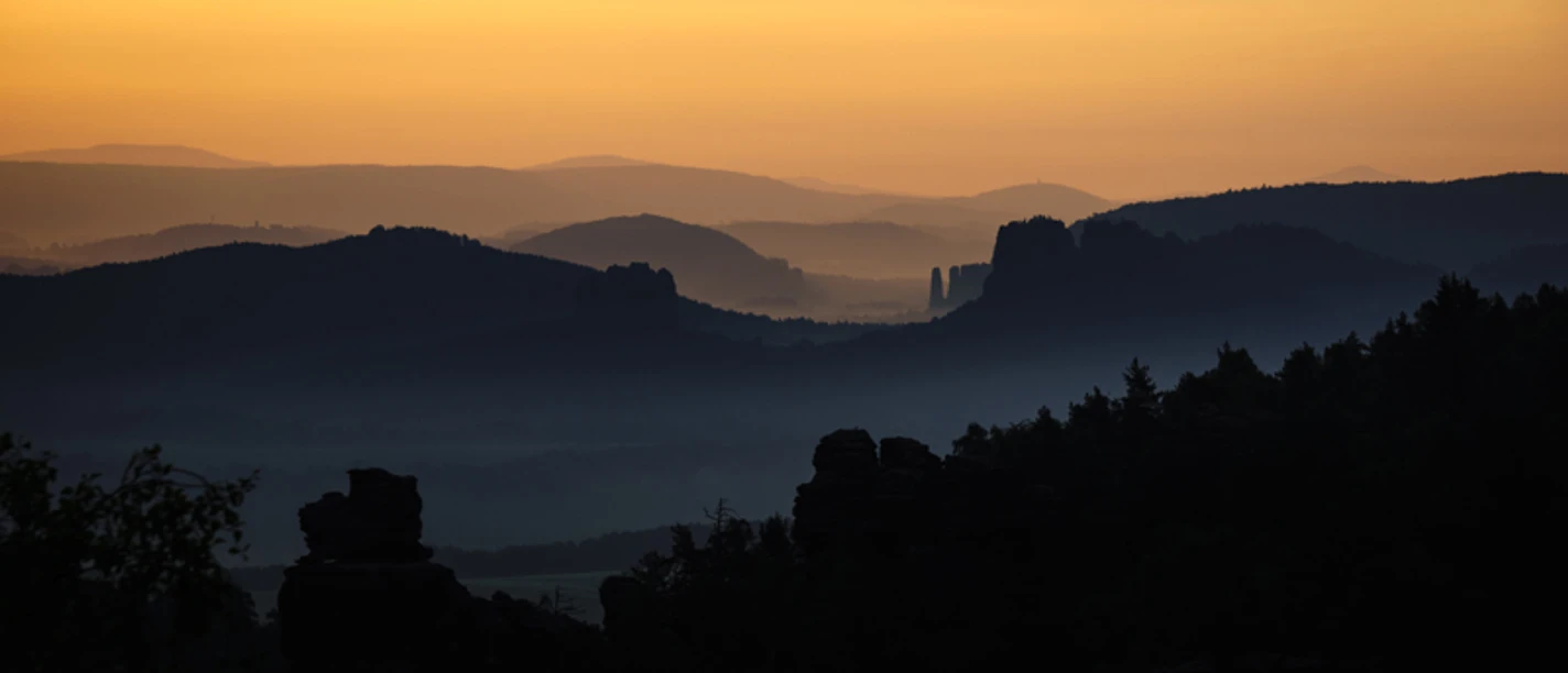 Silhouetten Schrammstein, Falkenstein und Bloßstock © Philipp Zieger