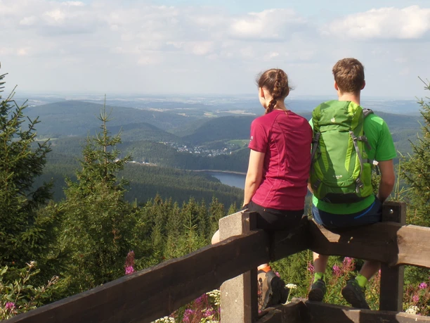Blick vom Auersberg auf das Köhlerdorf Sosa