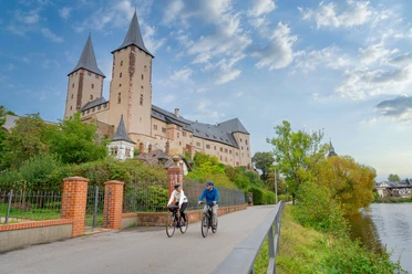 Schloss Rochlitz liegt direkt am Mulderadweg