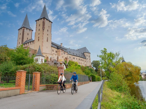 Schloss Rochlitz liegt direkt am Mulderadweg