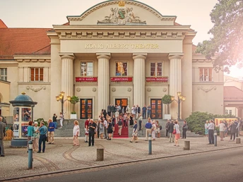 Publikum Theaterplatz Bad Elster