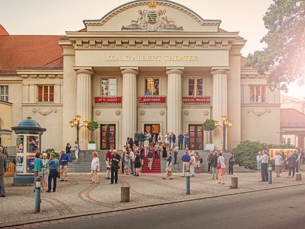 Publikum Theaterplatz Bad Elster