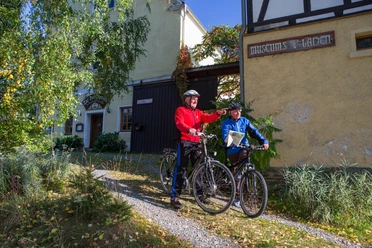 Radfahrer am Museums- und Ferienhof Waltersdorf bei Berga