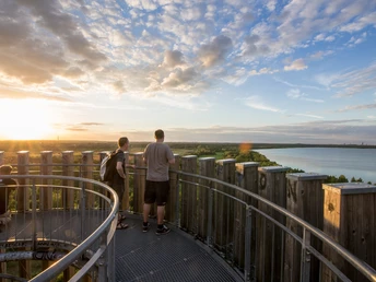 Auf dem Aussichtsturm Bistumshöhe am Cospudener See