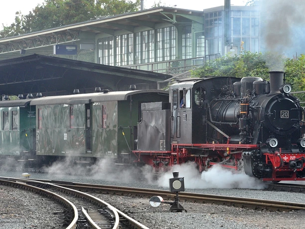 Die Weißeritztalbahn im Bahnhof Hainsberg