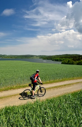 Radfahren an der Talsperre Pöhl