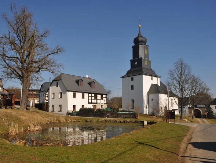 Kirche und Dorfanger von Steinsdorf bei Plauen