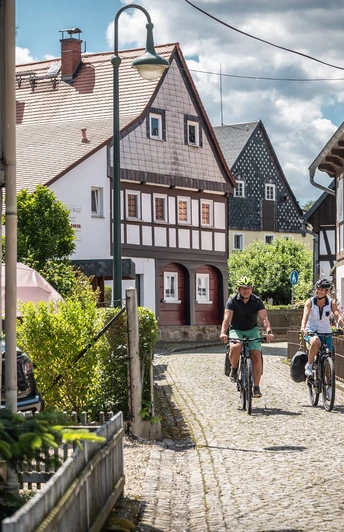 Urige und gemütliche Umgebindehäuser entlang der Strecke