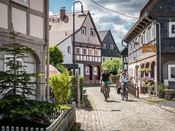 Urige und gemütliche Umgebindehäuser entlang der Strecke