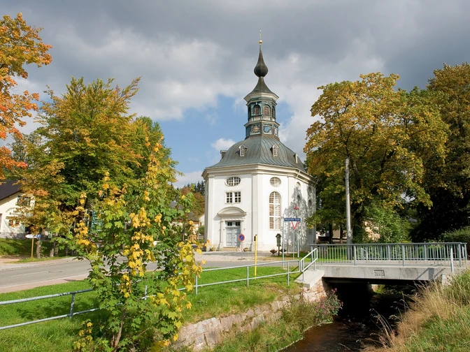 Trinitatiskirche in Carlsfeld, älteste Rundkirche Sachsens