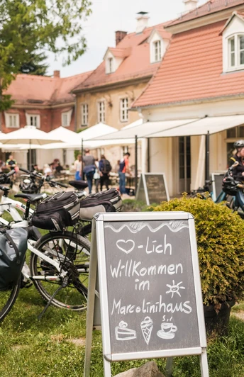 Marcolini-Haus mit Café bei Moritzburg