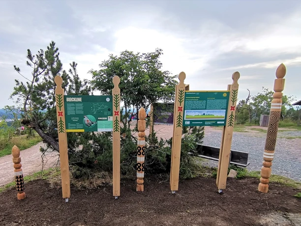 BLOCKLINE Standort Kahleberg mit Infotafeln und Meilensteine