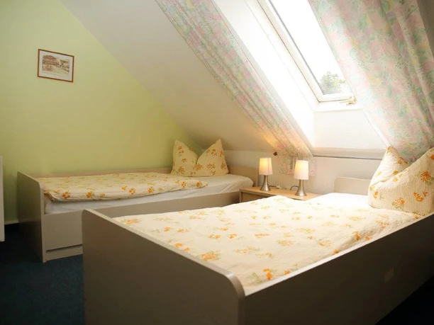 Zwei-Bett-Zimmer Zwei-Bett-Zimmer